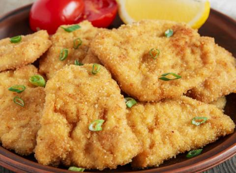 Pre všetkých milovníkov rezňov a každého, kto sa rád poriadne naje. Kilogram rezňov k tomu hranolky a veľké orosené pivo či Kofola.