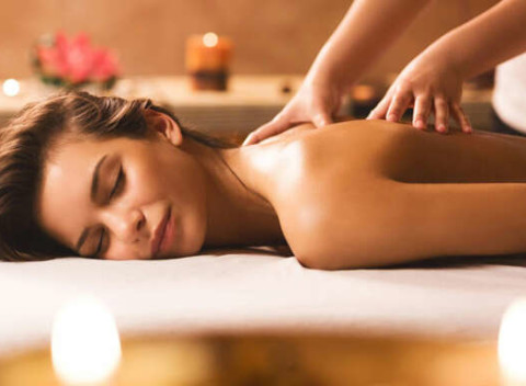 Tradičná thajská masáž v Siam Spa. Zažijete pravé čaro thajských masáží a rituálov.