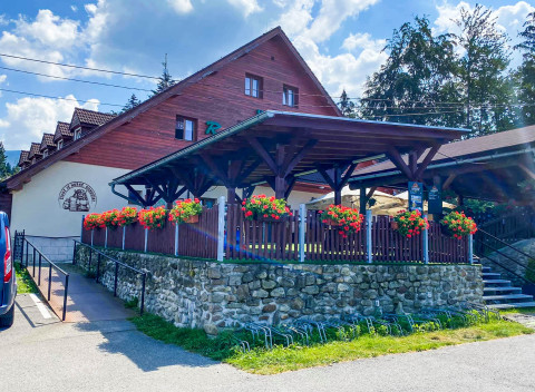 Beskydy priamo pod Lysou horou: Hotel Rajská bouda *** so vstupom do sauny, bowlingom a polpenziou.