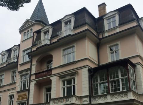 Doprajte svojmu telu relax. Kúpeľný pobyt s polpenziou a procedúrami pre dvoch a dieťa do 3r. zdarma v Hoteli Eliška**** v Karlových Varoch.