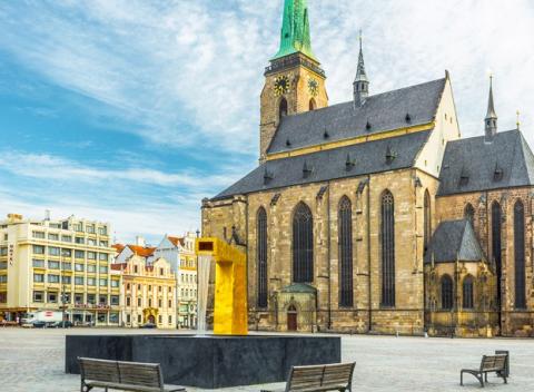 Spoznajte hlavné mesto piva - Plzeň. Príjemný 3* hotel Palace v centre mesta s raňajkami, pivom a zľavou do steak reštaurácie. 