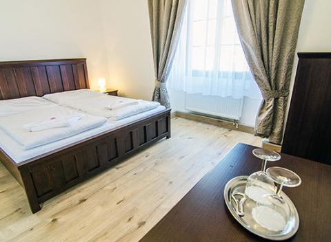 Príďte ochutnať to najlepšie z Moravy v historických priestoroch zámku Valtice s ubytovaním a polpenziou v Zámockom hoteli Hubertus***.