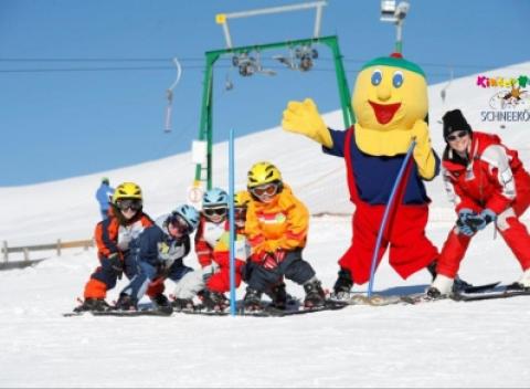 Užite si dovolenku v hoteli Kinderhotel Schneekönig Falkertsee v rakúskom Patergassen. Pobyt s wellness, polpenziou a animáciami pre deti.
