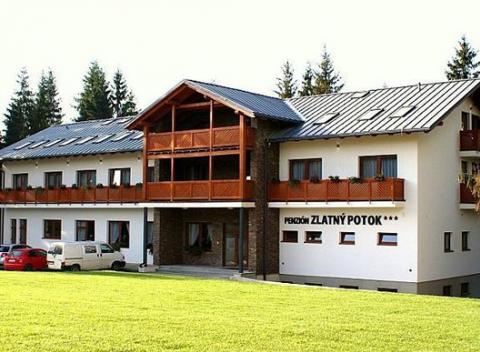 Pobyt so zárukou pokoja, krásnej prírody, poriadnej oravskej zimy a neobmedzeného vstupu do vírivky v penzióne Zlatný Potok***. 