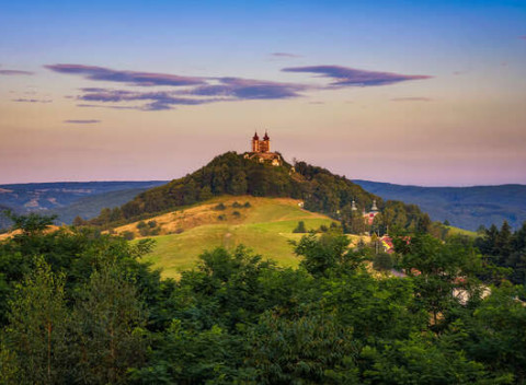 Nechajte sa uniesť čarom Banskej Štiavnice – ubytovanie s raňajkami v penzióne neďaleko námestia.