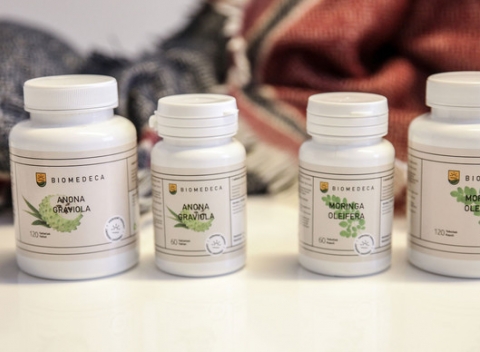 Výživové doplnky Anona Graviola a Moringa Olejodárna pre zdravší život. Potrebná denná dávka všetkých dôležitých vitamínov a minerálov.