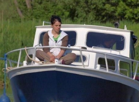 Plavba po Baťovom kanáli na kajutovej lodi s prenocovaním - expedícia plná dobrodružstiev, rodinných zážitkov a krásnych spomienok.