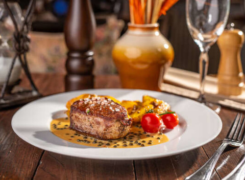 Výborné hovädzie steaky v reštaurácii Modrá Hviezda, na výber 2 druhy.