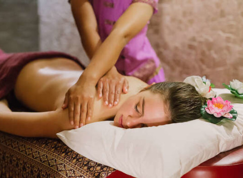 Thajská olejová aromatická masáž v Yen Sabai Thai Massage s možnosťou využitia aj VIP miestnosti.