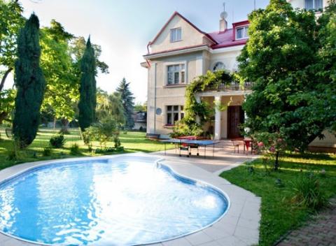 Užite si potulky romantickou Prahou s ubytovaním v komfortnom hoteli Marie Luisa***. Pobyt s polpenziou či raňajkami a zľavou na wellness.