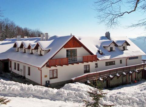 Neobmedzené wellness a polpenzia na chate Jana v apartmánoch na samote v Bielych Karpatoch. Užite si fantastickú lyžovačku a skvelý relax.