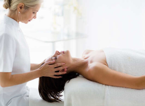 Klasická, antimigrénová alebo medicínska lymfodrenáž alebo darčeková poukážka.