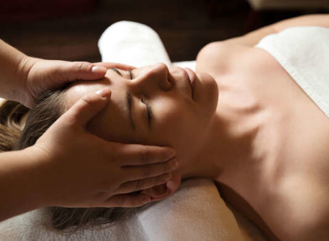 Relaxačná alebo antimigrenózna masáž olejmi doTerra. Oddychujte – aspoň na chvíľu!