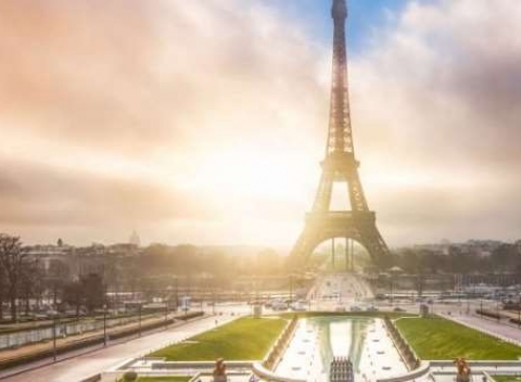 Nezabudnuteľná dovolenka v romantickom Paríži. Víkend či letný pobyt pre dvoch a dieťa do 12r. s raňajkami v 4* hoteli blízko centra mesta. 