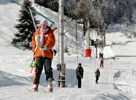 Zahájte zimu perfektnou lyžovačkou. Silvester či super lyžovačka s ubytovaním, raňajkami a fínskou saunou v hoteli Biele Vody v Hriňovej.