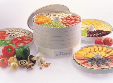 Automatická teplovzdušná sušička ovocia, zeleniny, húb a byliniek. Ezidri FD 500 má štandardnú výbavu 5 sušiacich plátov.