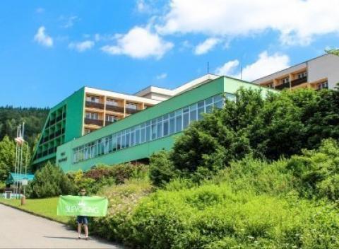 Užite si krásnu dovolenku v srdci Beskýd. Rodinný pobyt v obľúbenom hoteli Petr Bezruč*** s polpenziou, wellness a 1 nocou naviac ZDARMA. 