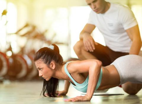 Cvičenia s osobným fitness trénerom - nedovolí, aby vaše predsavzatia zlyhali. Poradí, ako správne cvičiť, zostaví vám jedálniček na mieru.