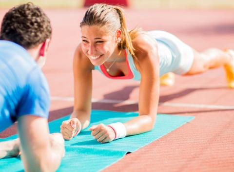 Cvičenia s osobným fitness trénerom - nedovolí, aby vaše predsavzatia zlyhali a poradí, ako správne cvičiť, zostaví jedálniček na mieru. 