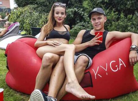 Nafukovacie vaky a stoličky KYGA - pohovka, na ktorej si príjemne oddýchneš.