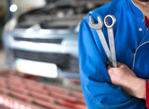 Kompletné premeranie geometrie, čistenie klimatizácie alebo nastavenie svetiel. Jazdite bezpečne, efektívne, zdravo a v čistom!