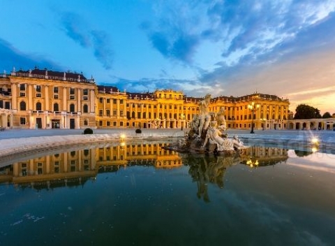 Užite si romantickú Viedeň s bufetovými raňajkami na streche hotela siete HB1, s výhľadom na zámok a záhrady Schönbrunn.