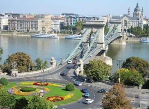 Vyberte sa spoznávať krásy a pamiatky historickej Budapešti. Rodinná dovolenka s raňajkami v Hoteli Bestline***.