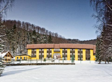 Fantastická víkendová lyžovačka v stredisku Čertov v srdci Javorníkov. Pobyt so zľavou na skipass a vstupom do bazéna v hoteli František*.