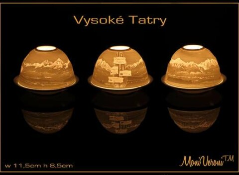 Svietnik s reliéfnym vyobrazením rôznych miest z kvalitného porcelánu.