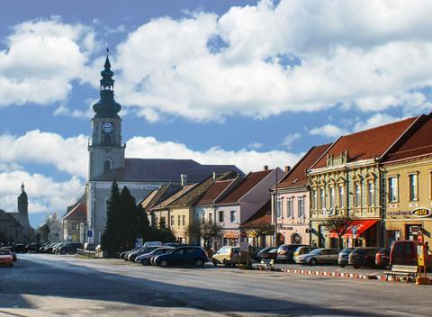Romantický pobyt uprostred zasnežených Karpát. Ubytovanie pre dvoch s wellness a bowlingom v Penzión Clube M.K.M. vo vinárskom meste Modra. 