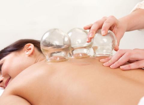 Doprajte si oddych a pár vzácnych chvíľ relaxu pre seba pri jednej zo štyroch profesionálnych masáží v MasExpres. 