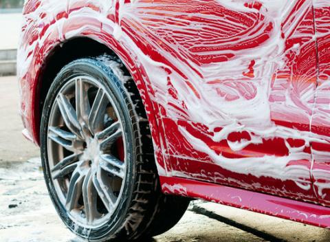 Skvelé ručné umytie exteriéru auta + tekutý vosk Autoglym. Váš štvornohý tátoš znesie veľa a preto si zaslúži primeranú starostlivosť.