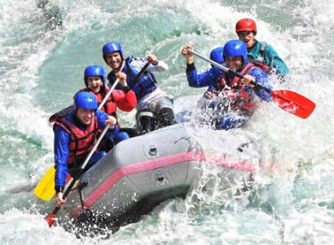 Zažite pokojný splav Váhu alebo adrenalínový rafting na olympijskom kanáli či rieke Belá.