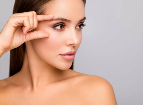 Vyplnenie jemných aj hlbokých vrások či zväčšenie pier kyselinou hyalurónovou.