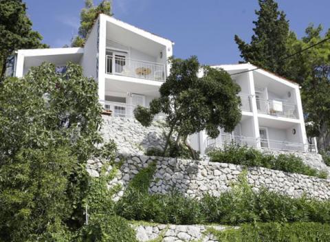 Chorvátske slnko a nádherný výhľad na more na Makarskej riviére. Pobyt v Hotel Plaža s raňajkami,polpenziou či plnou penziou v Drašniciach.