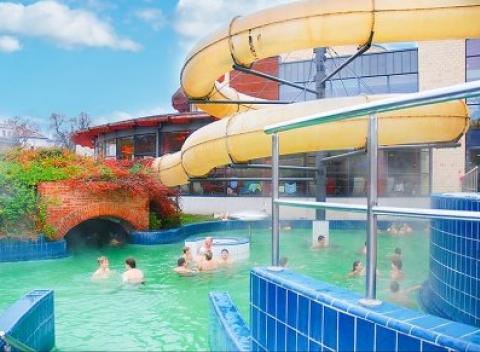 Užite si relaxačnú dovolenku v pokojnej a tichej časti kúpeľného mesta Györ s ubytovaním v komfortnom penzióne, neobmedzená sauna a raňajky.