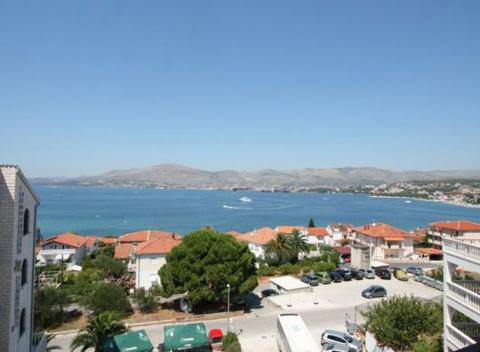 Slnečné pláže, zátoky a more, historické mestá to všetko nájdete na dovolenke v Chorvátsku. Pobyt vo Villa Paula v meste Trogir. 