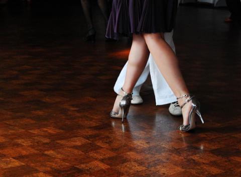 Tanečné kurzy v Sun Dance Academy - štandardné aj latino tance. Zažiarte tancom a šťastím, ktoré vám vydrží ešte dlho po kurze. 