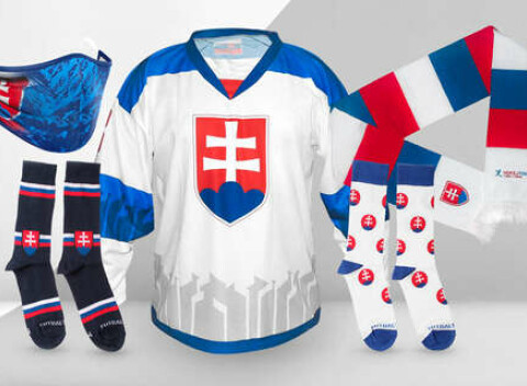 Fanúšikovské balíčky slovenskej reprezentácie. Praktické a originálne ponožky, rúško, šál a dres.