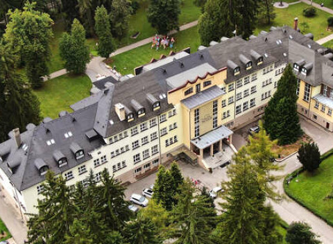 Vyhľadávaný hotel Skalka*** s polpenziou len 10 minút pešo od centra Rajeckých Teplíc.