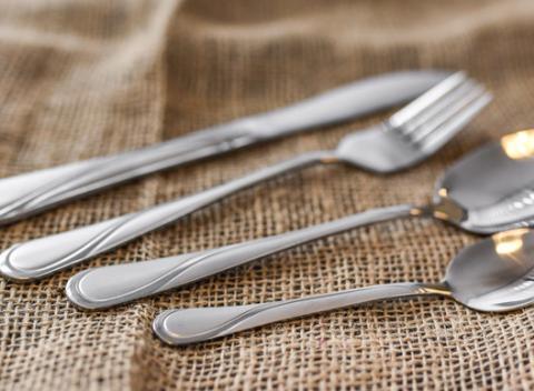 Elegantná sada 24 príborov vám vystačí na polievku, hlavné jedlo a aj kávu. Pohostí naraz 6 ľudí, a vy tak môžete pozvať celú svoju rodinu. 