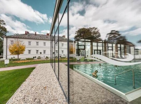 Týždenný liečebný pobyt s plnou penziou a až 12 procedúrami v Hoteli Granit Piešťany***.