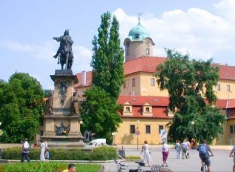 Oddýchnite si v pivných kúpeľoch v Poděbradoch a spoznajte pamiatky aj krásy okolia. Pobyt v luxusnom penzióne Obora s raňajkami. 