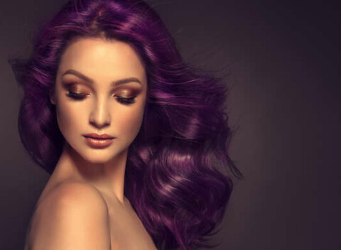 Dámsky strih, farbenie, melír, ozdravná kúra na vlasy, poukážka na kadernícke služby v salóne Sakura.