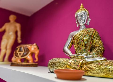 Luxus, ako sa na kráľovnú patrí! Indická masáž celého tela len pre ženy so stimulovaním marmových bodov pre harmonizáciu tela.  