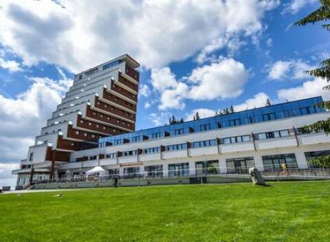 Hotel Panorama**** pri Štrbskom plese s polpenziou a dieťaťom do 11 rokov v cene.