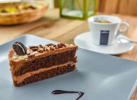 Káva Lavazza Crema a cheesecake alebo koláčik podľa dennej ponuky. A vaša poobedná siesta bude razom dokonalá.