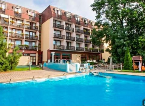 Perfektný relax a oddych vám zaručí Danubius Health Spa Resort**** v maďarských kúpeľoch Sárvár. Tešte sa na skvelú polpenziu a wellness. 