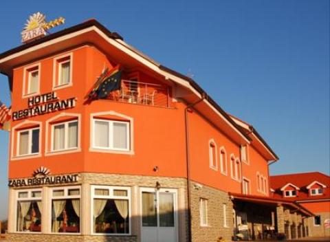 Vitajte v elegantnom a nadštandartne vybavenom Hoteli Zara, ktorý je situovaný v širšom okolí mesta Topoľčany.