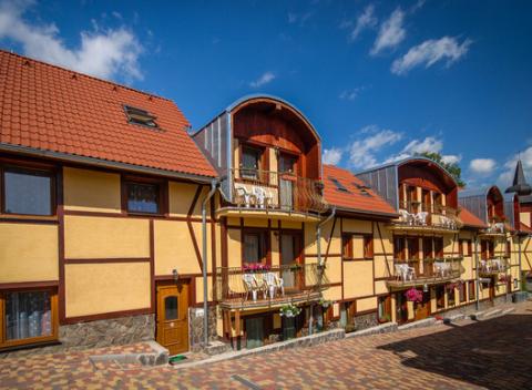 Penzión Jurika*** nachádzajúci sa v srdci Liptova, v prekrásnom prostredí podhorskej dedinky Bobrovec vás privíta počas jarných prázdnin.